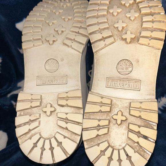 Wolf grey and white Timberlands in real good shape,Women’s size 10. - Picture 5 of 7
